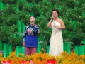 李玲玉图片:07、李玲玉与瑞金民歌手演唱《请茶歌》